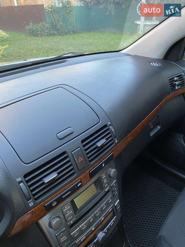 Седан Toyota Avensis 2007 в Виннице