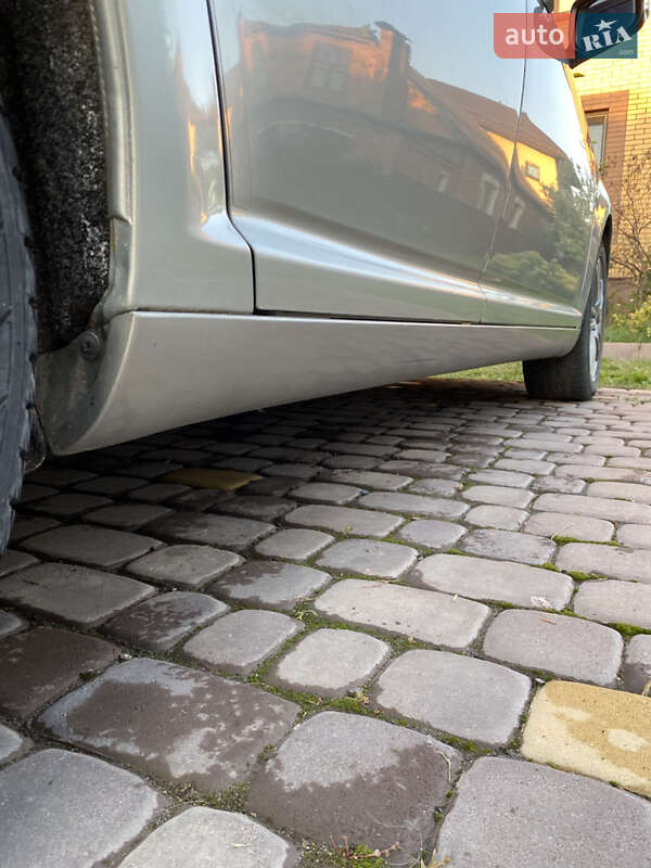 Седан Toyota Avensis 2007 в Виннице