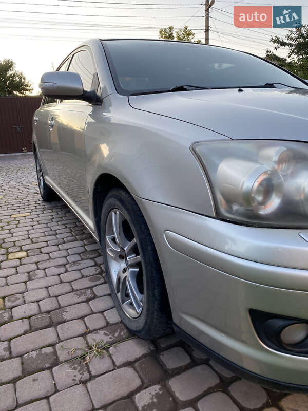 Седан Toyota Avensis 2007 в Виннице
