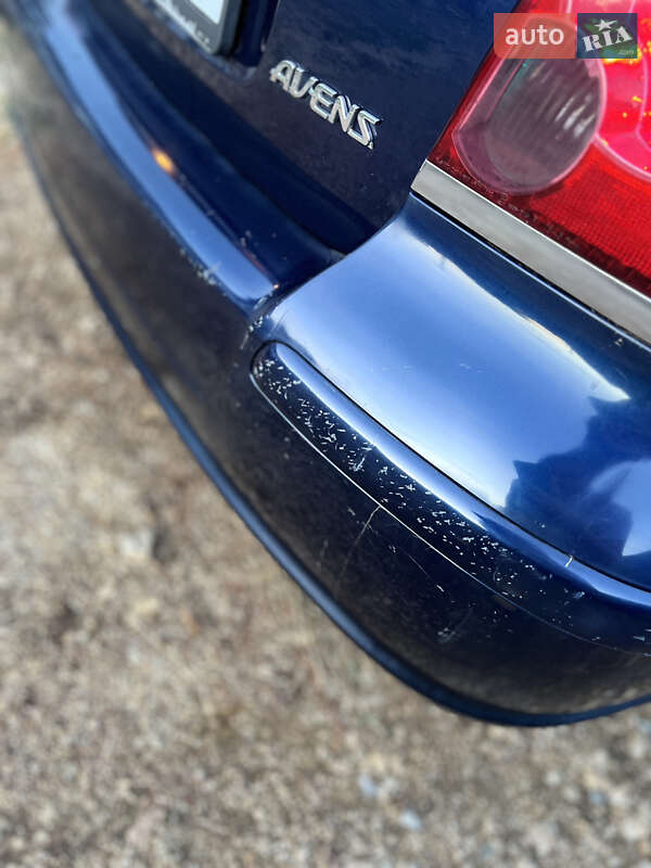 Седан Toyota Avensis 2004 в Одессе