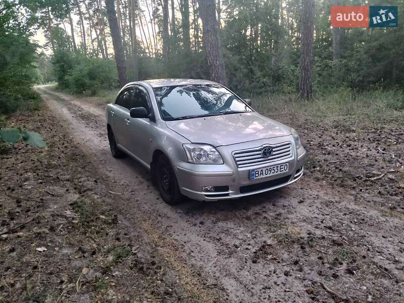 Седан Toyota Avensis 2003 в Александровке