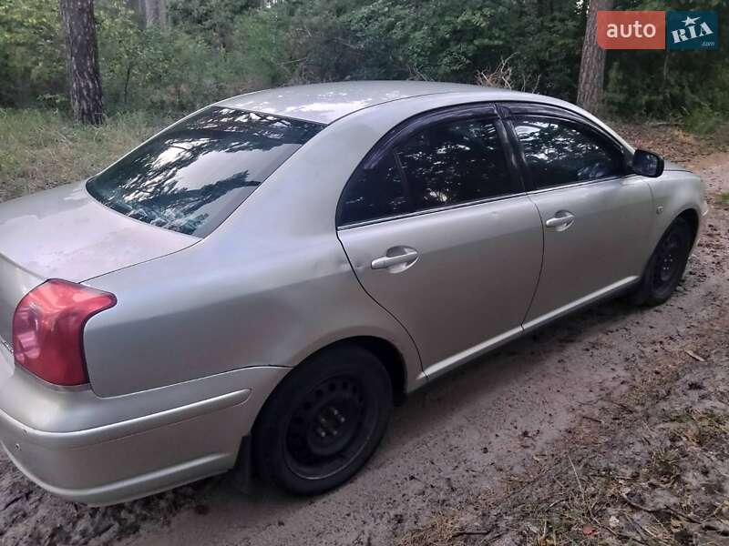 Седан Toyota Avensis 2003 в Александровке