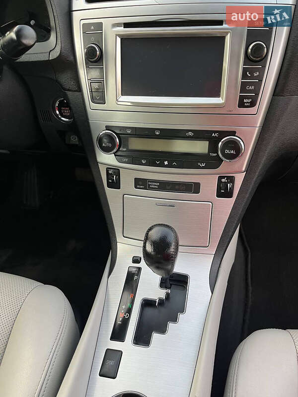 Седан Toyota Avensis 2011 в Миколаєві