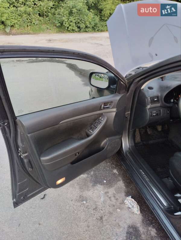 Универсал Toyota Avensis 2008 в Бродецком