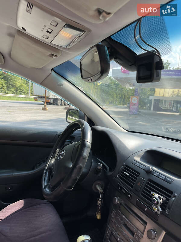 Седан Toyota Avensis 2003 в Виннице