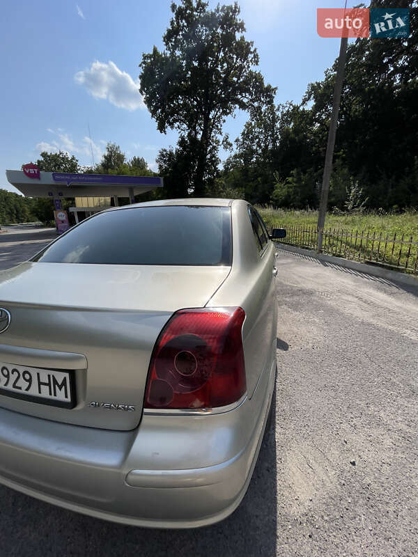Седан Toyota Avensis 2003 в Виннице