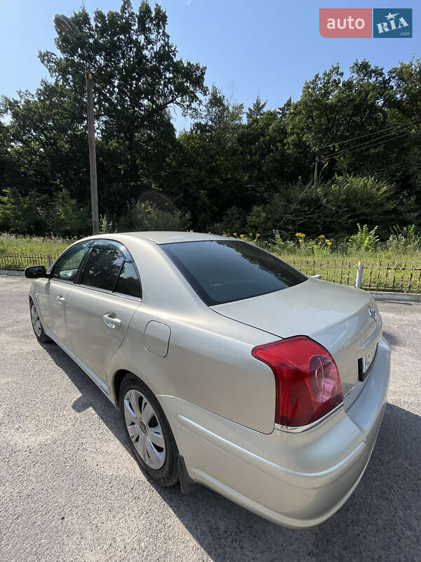 Седан Toyota Avensis 2003 в Виннице