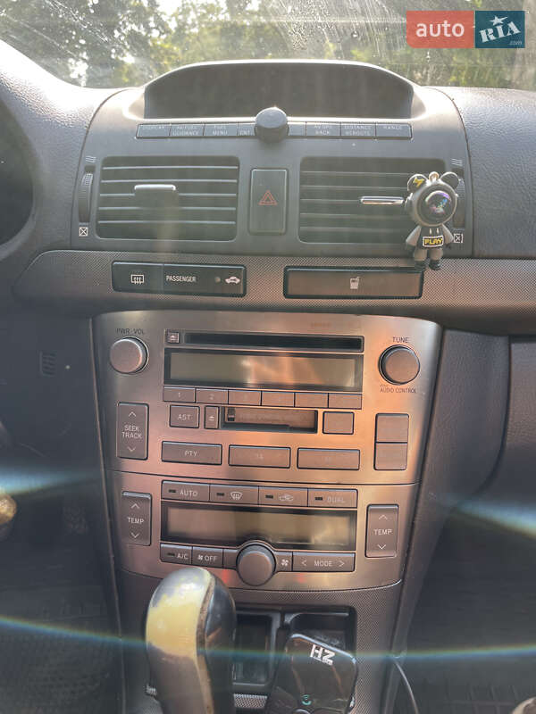 Седан Toyota Avensis 2003 в Виннице