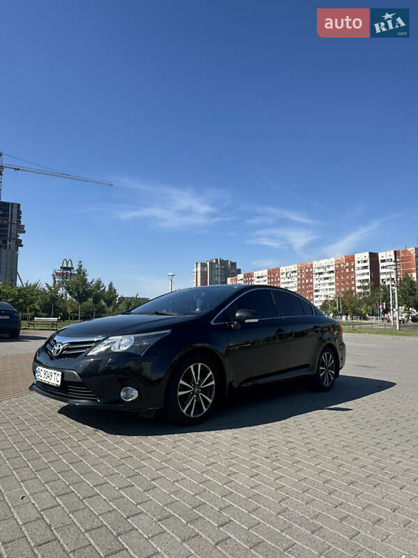 Седан Toyota Avensis 2012 в Львове