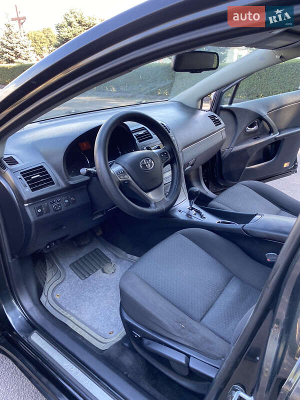 Универсал Toyota Avensis 2010 в Каменском