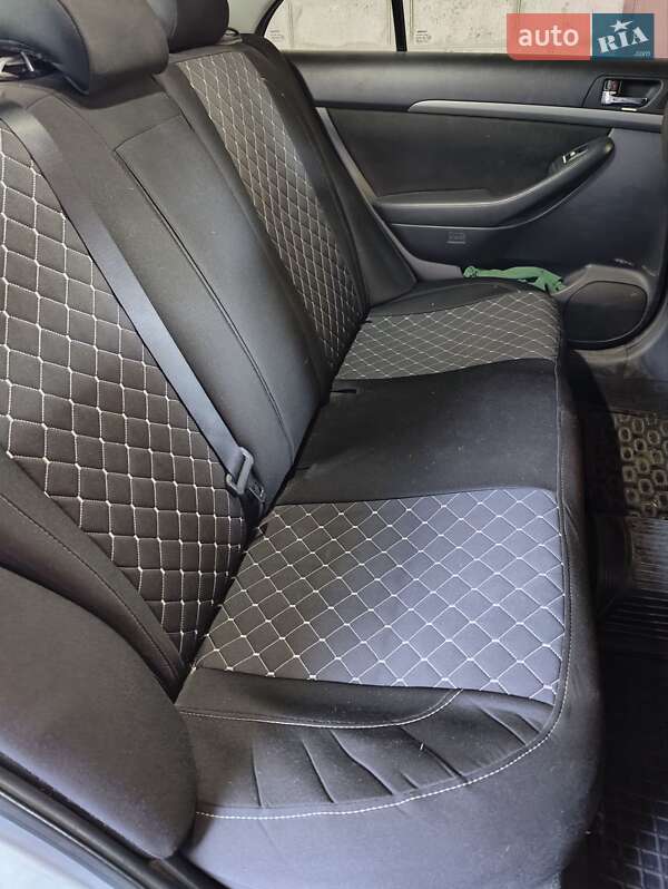 Седан Toyota Avensis 2007 в Краматорске