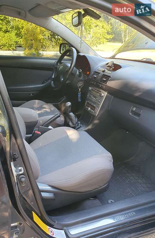 Седан Toyota Avensis 2004 в Черкассах