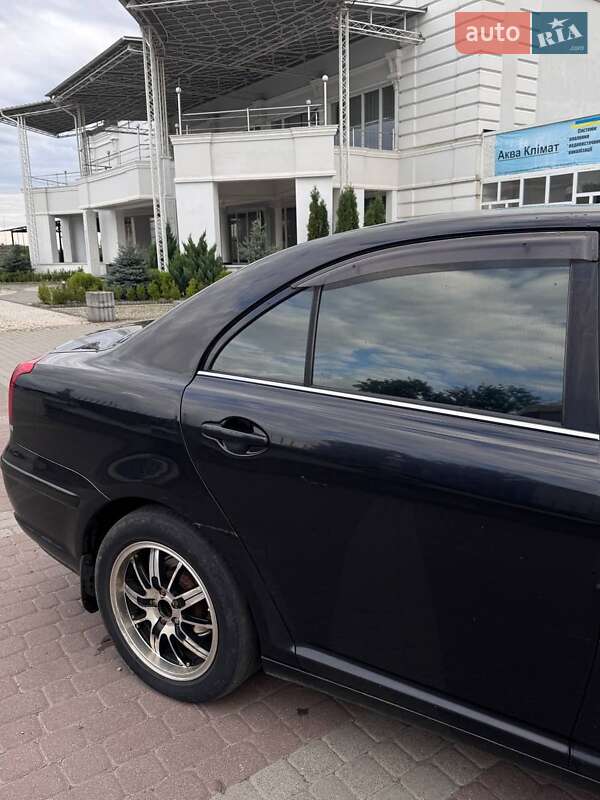 Седан Toyota Avensis 2003 в Снятине