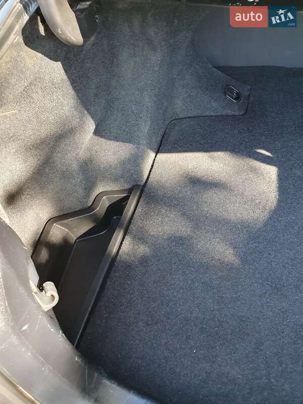 Седан Toyota Avensis 2004 в Черкассах