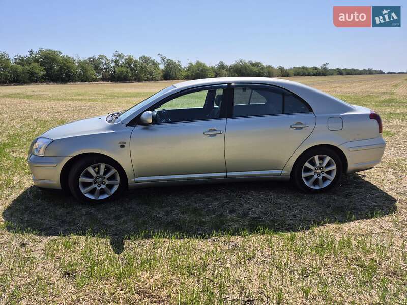 Лифтбек Toyota Avensis 2003 в Выгоде