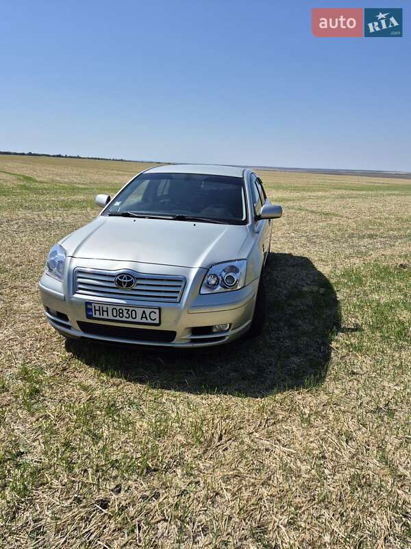 Лифтбек Toyota Avensis 2003 в Выгоде