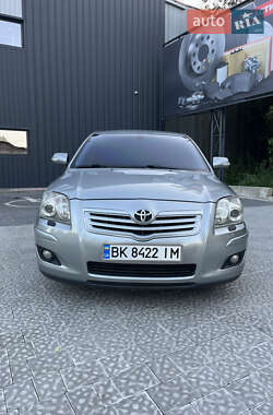 Седан Toyota Avensis 2008 в Ровно