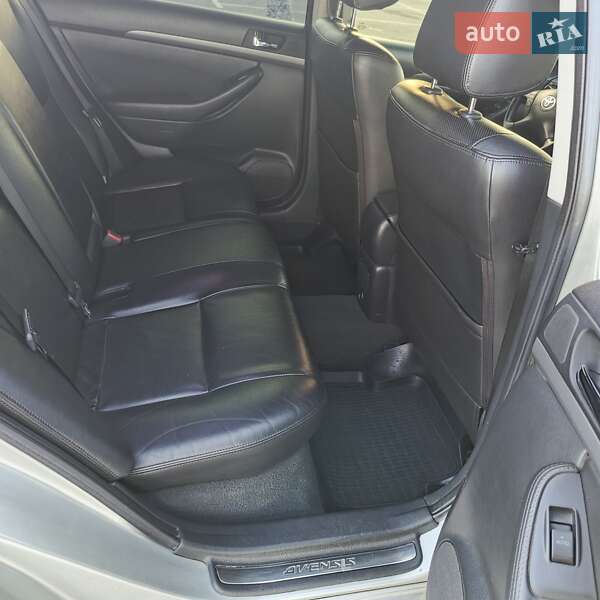 Лифтбек Toyota Avensis 2006 в Киеве