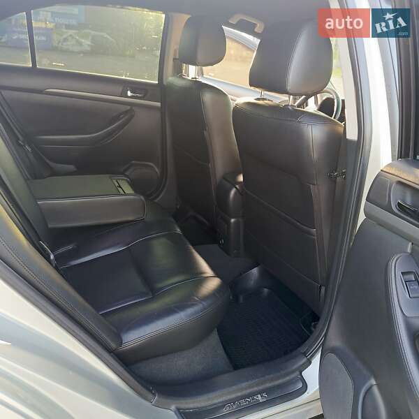 Лифтбек Toyota Avensis 2006 в Киеве