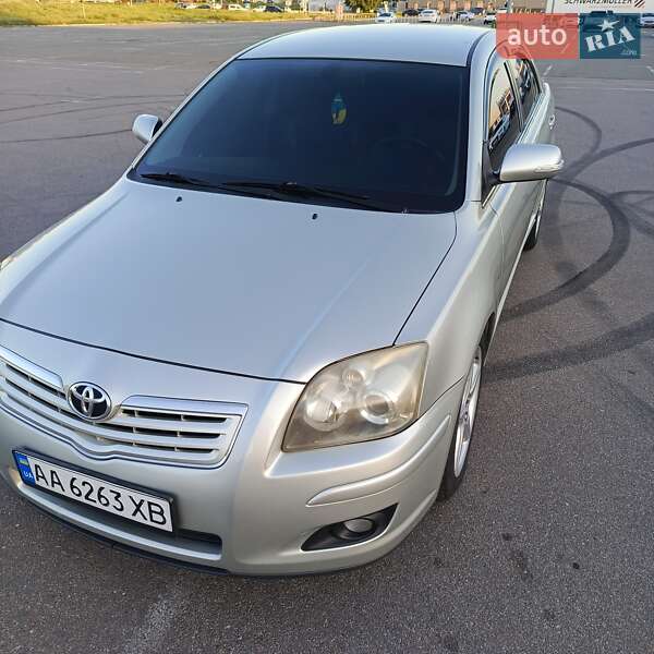 Лифтбек Toyota Avensis 2006 в Киеве