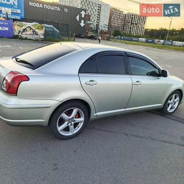 Лифтбек Toyota Avensis 2006 в Киеве