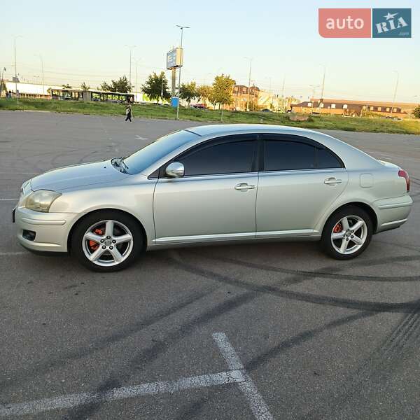 Лифтбек Toyota Avensis 2006 в Киеве