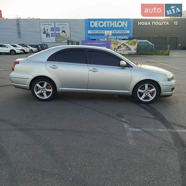 Лифтбек Toyota Avensis 2006 в Киеве