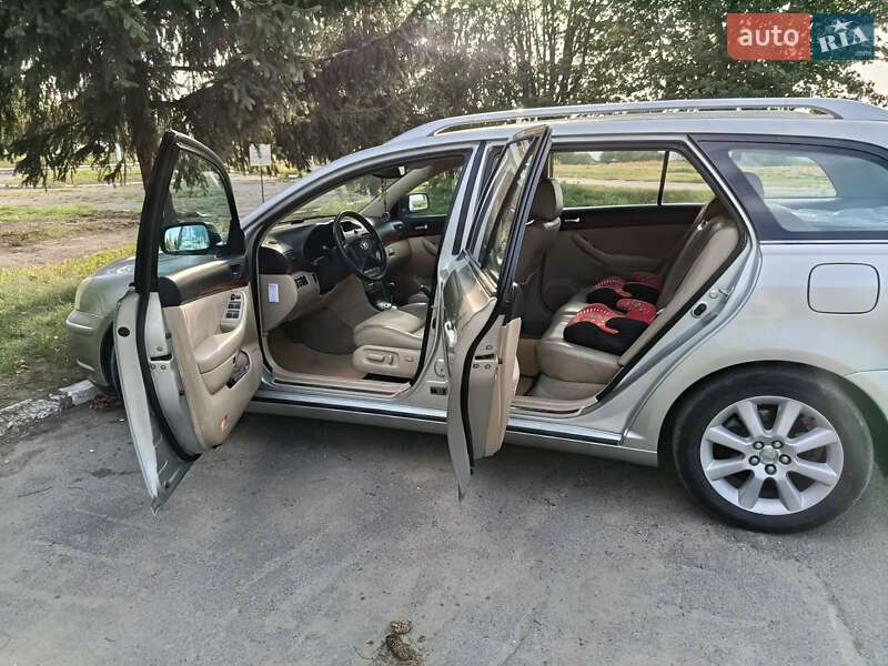 Универсал Toyota Avensis 2006 в Крыжополе