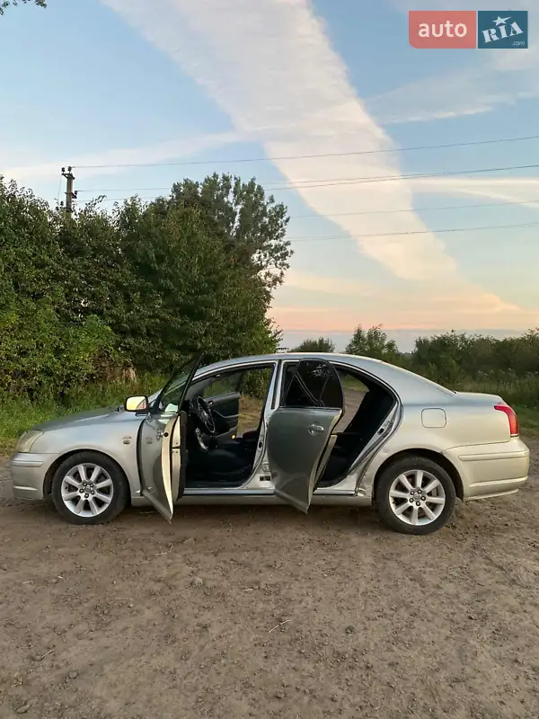 Toyota Avensis 2004