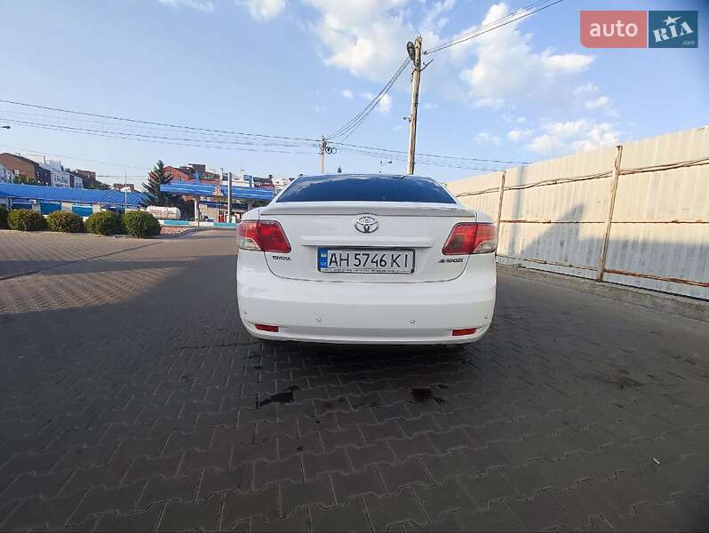Седан Toyota Avensis 2011 в Белогородке
