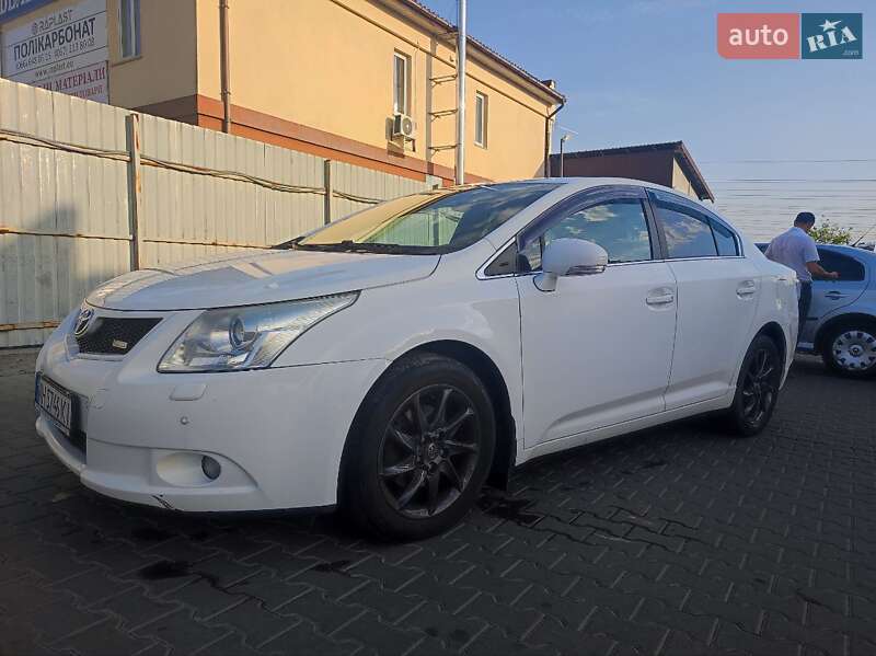 Седан Toyota Avensis 2011 в Белогородке