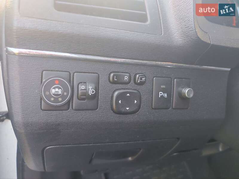 Седан Toyota Avensis 2011 в Белогородке