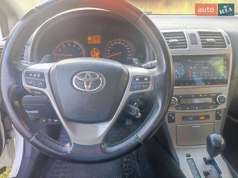 Седан Toyota Avensis 2011 в Белогородке