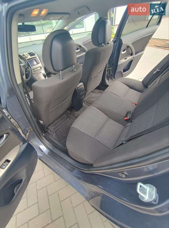 Универсал Toyota Avensis 2011 в Хмельницком