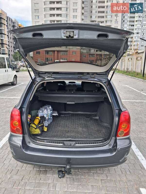 Универсал Toyota Avensis 2005 в Черкассах