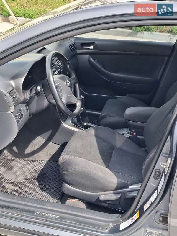 Универсал Toyota Avensis 2005 в Черкассах