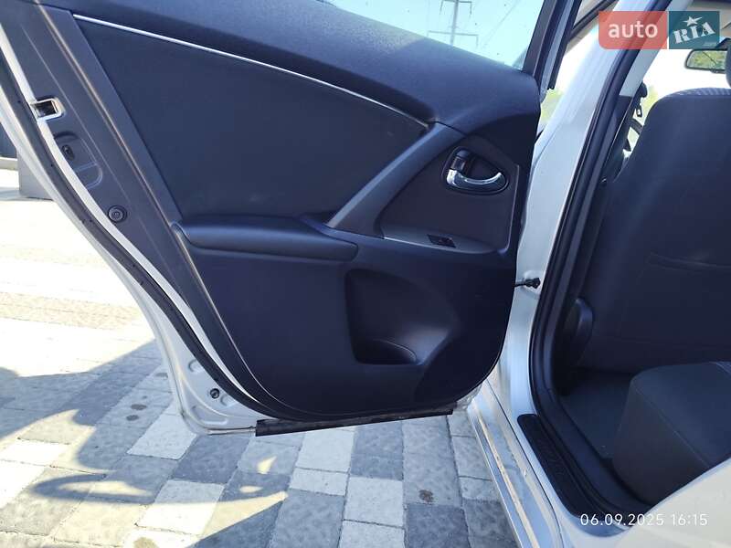 Седан Toyota Avensis 2010 в Львове