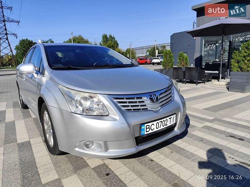 Седан Toyota Avensis 2010 в Львове