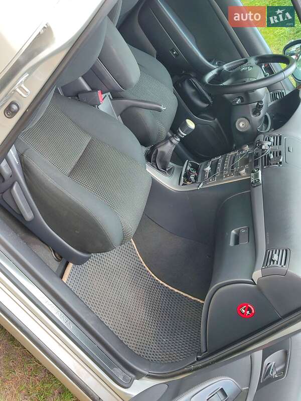 Универсал Toyota Avensis 2006 в Чернигове