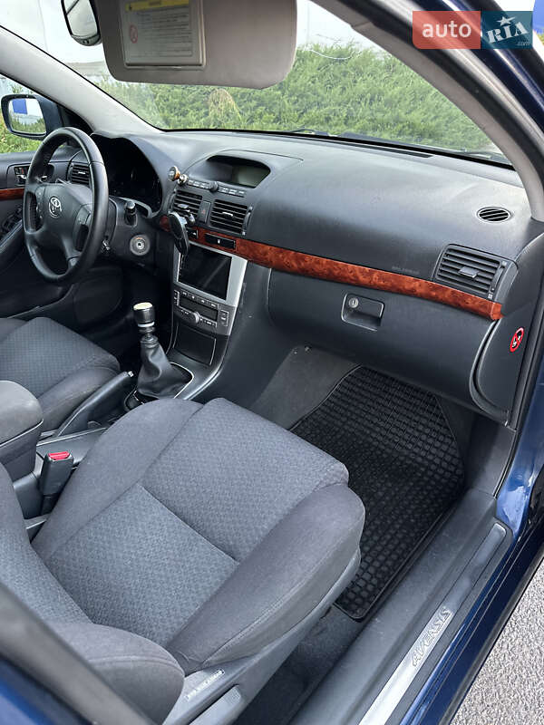 Универсал Toyota Avensis 2005 в Днепре
