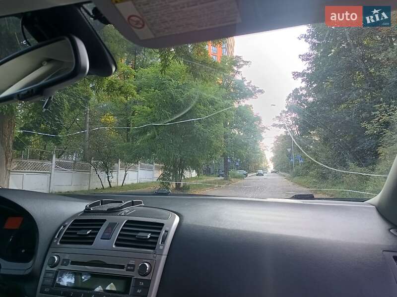 Седан Toyota Avensis 2011 в Василькове