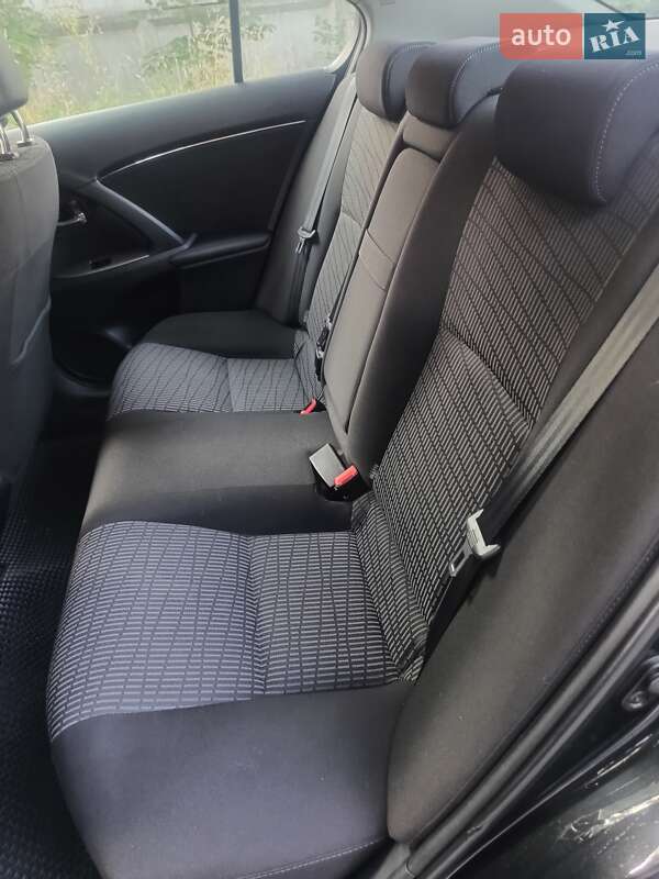 Седан Toyota Avensis 2011 в Василькове