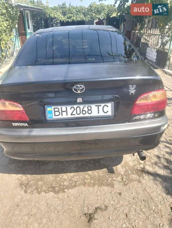 Седан Toyota Avensis 2000 в Овидиополе