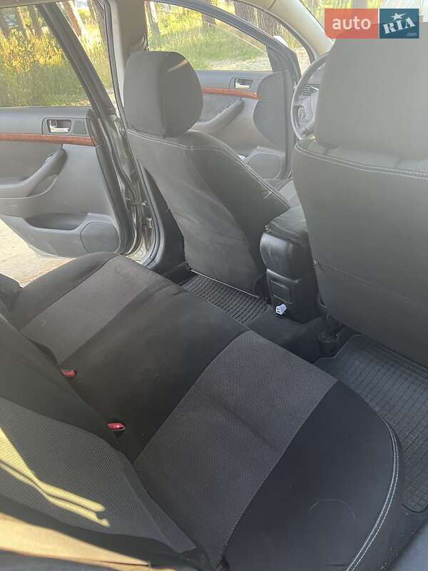 Универсал Toyota Avensis 2005 в Чернигове