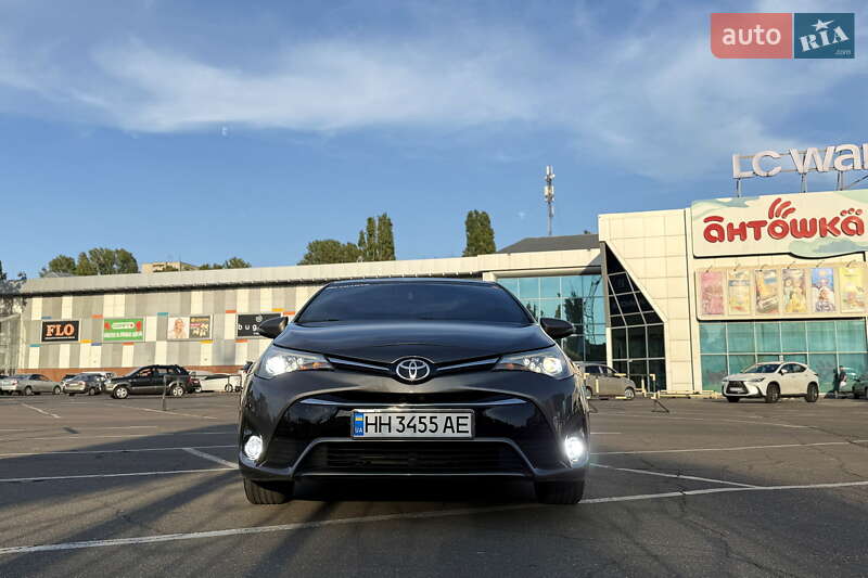 Седан Toyota Avensis 2016 в Одессе