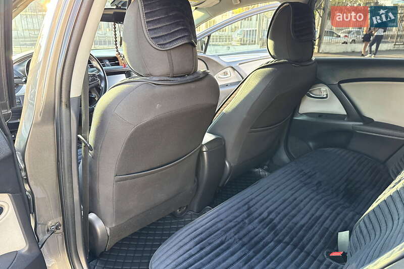 Седан Toyota Avensis 2016 в Одессе