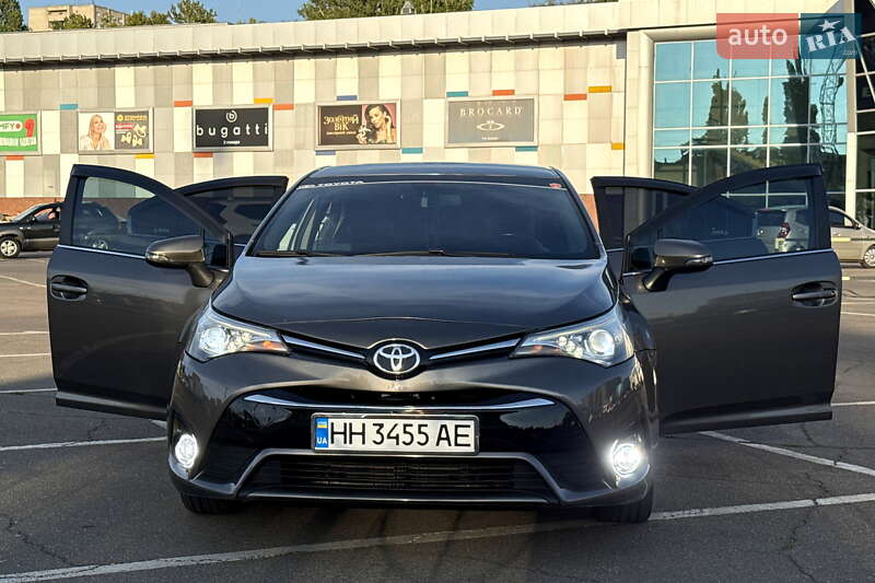 Седан Toyota Avensis 2016 в Одессе