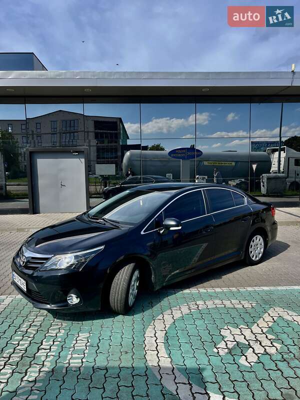 Седан Toyota Avensis 2012 в Хмельницькому