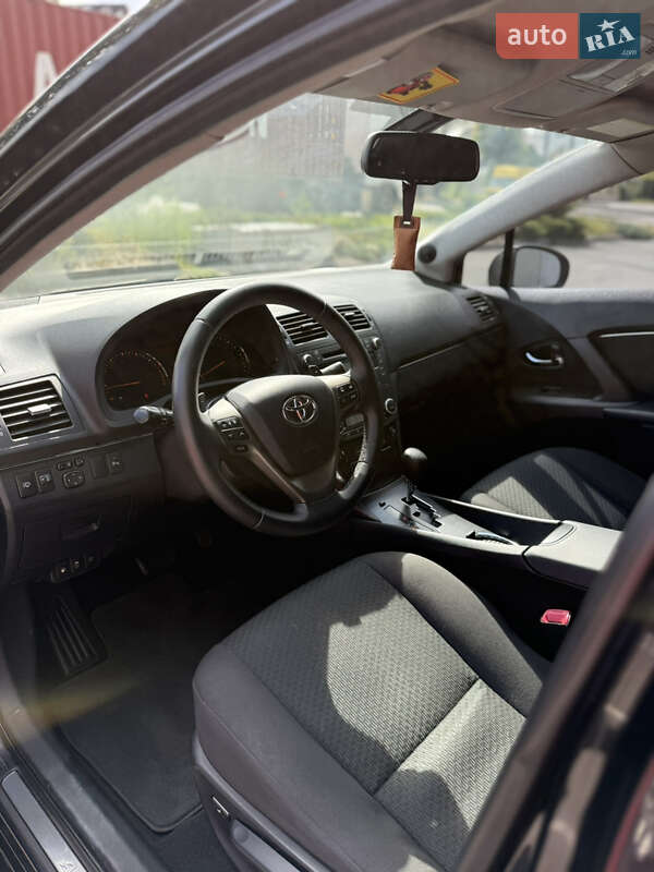 Седан Toyota Avensis 2008 в Киеве