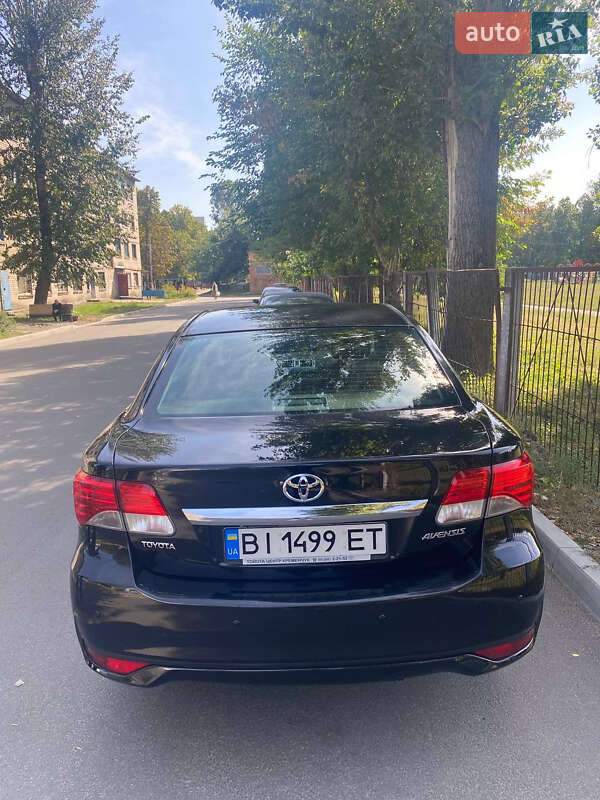 Седан Toyota Avensis 2012 в Кременчуге